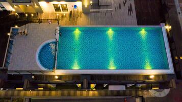 Sesongbasert utendørsbasseng