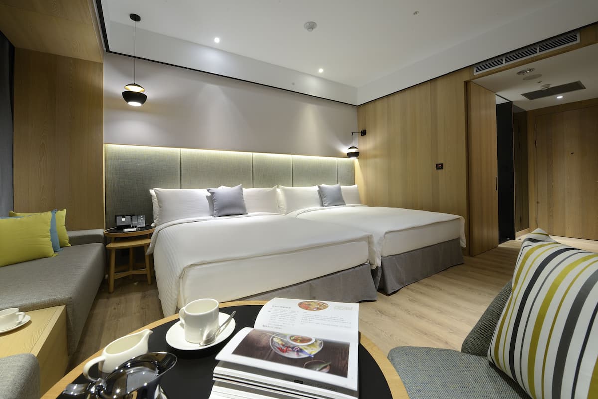 Ropa de cama de alta calidad, edredones de plumas, minibar y caja fuerte