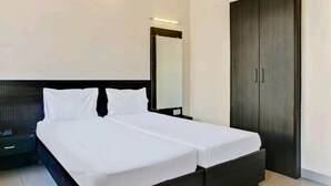 Deluxe Non Ac Room | أغطية فراش متميزة وتجهيزات عازلة للصوت وأسرّة قابلة للطي وملاءات أسرّة