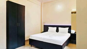 Deluxe Non Ac Room | Sängtillbehör av högsta kvalitet, ljudisolering och extrasängar