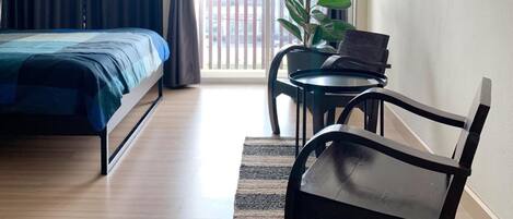 Soundproofing, free WiFi, bed sheets