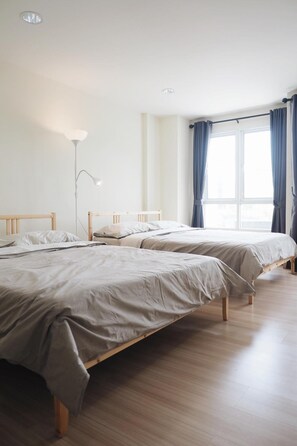 Soundproofing, free WiFi, bed sheets