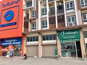 المنشأة من الخارج