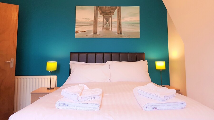 OYO Bath Road Apartments