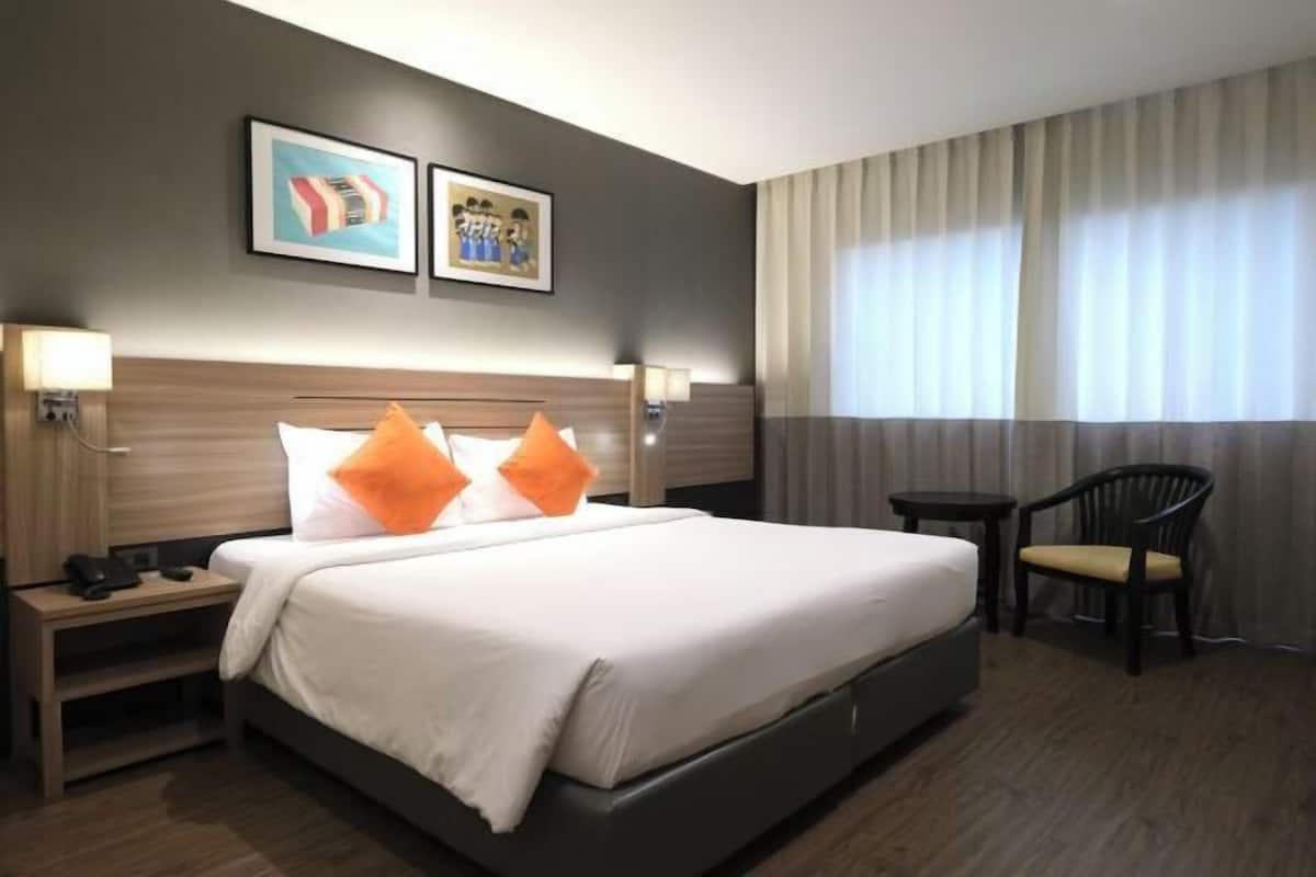Hochwertige Bettwaren, Minibar, Schreibtisch, Verdunkelungsvorhänge