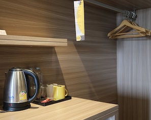 1 bedroom, premium bedding, minibar, desk