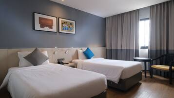 Superior-herbergi fyrir tvo, tvö rúm | Rúmföt af bestu gerð, míníbar, skrifborð, myrkratjöld/-gardínur