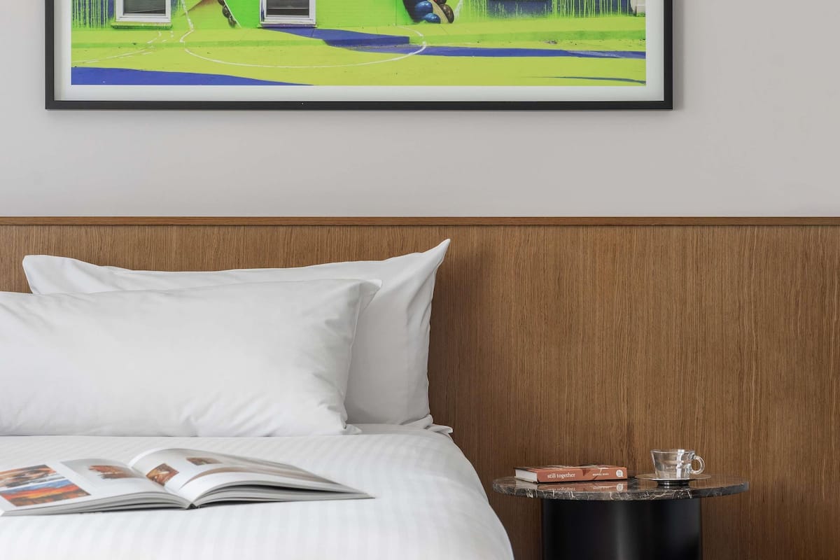 Camera Deluxe, 1 letto king (Adnate) | Biancheria da letto di alta qualità, una cassaforte in camera