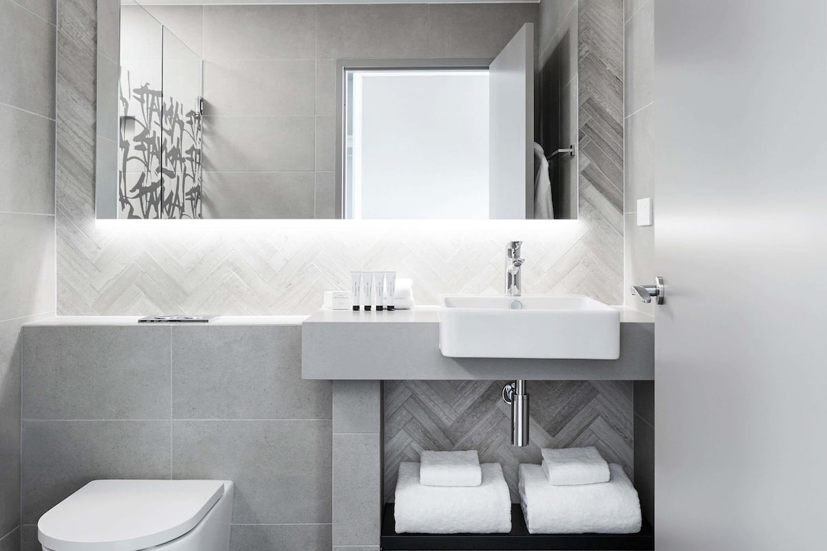 Literie de qualité supérieure, coffres-forts dans les chambres, bureau