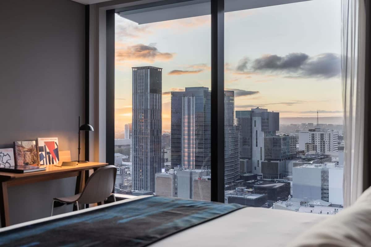 Premium bedding, in-room safe, desk, laptop workspace