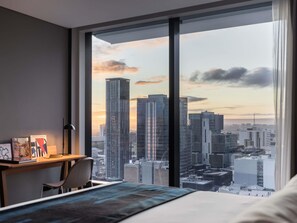 Premium bedding, in-room safe, desk, laptop workspace - The Adnate Perth - Art Series (Perth)