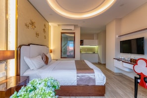 Standard Room (2 Adults + 1 Child) | Minibar, in-room safe, desk, laptop workspace - Golden Tree Hotel & Apartment (Ho Chi Minh City)