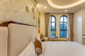 Minibar, Zimmersafe, Schreibtisch, laptopgeeigneter Arbeitsplatz