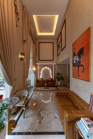 Terrace/patio - Golden Tree Hotel & Apartment (Ho Chi Minh City)