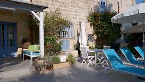 Garden - Village Knights Accommodation (Zebbug)