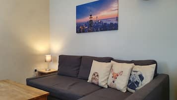 Apartamento, varias camas | Sala de estar | Una Smart TV, Netflix
