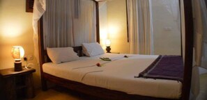 Desk, free WiFi, bed sheets - Msafini MangoTop Roof Hotel (Lamu)