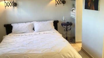 Double Room (Palmiers) | Minibar, blackout curtains, soundproofing, iron/ironing board
