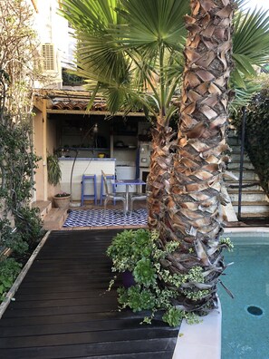 Double Room, Pool View | Private kitchen | Fridge, espresso maker, coffee/tea maker, electric kettle - Les Grimaldines - Maison d'Hotes C 2 Bis (Cagnes-sur-Mer)