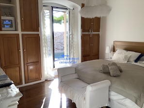 Double Room, Pool View | Minibar, blackout curtains, soundproofing, iron/ironing board - Les Grimaldines - Maison d'Hotes C 2 Bis (Cagnes-sur-Mer)