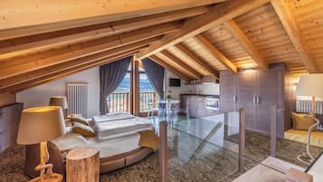 Luxury Studio Suite, Bathtub (Horse Room) | Frette Italian sheets, premium bedding, down comforters