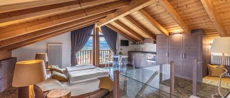 Luxury Studio Suite, Bathtub (Horse Room) | Frette Italian sheets, premium bedding, down duvets, memory-foam beds