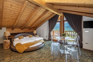 Luxe studio suite, bad (Horse Room) | Italiaanse Frette-lakens, luxe beddengoed, donsdekens