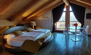 Luxe studio suite, bad (Horse Room) | Italiaanse Frette-lakens, luxe beddengoed, donsdekens