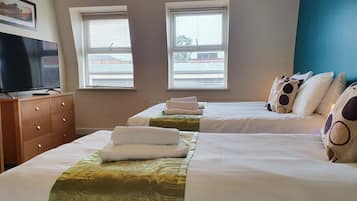 Classic Apartment, 2 Bedrooms | Laptop workspace, iron/ironing board, free WiFi