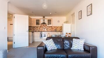 Familienapartment, 2 Schlafzimmer | Wohnbereich | Smart-TV, Netflix