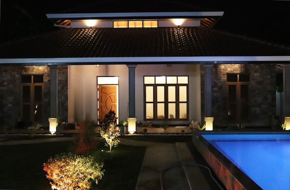 Fasade – kveld/natt