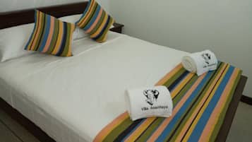 ์ฑ
์, ๋ฐฉ์ ์ค๋น, ๋ฌด๋ฃ WiFi, ์นจ๋ ์ํธ