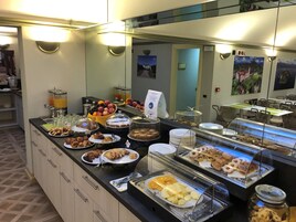 Desayuno buffet todos los días (con cargo)