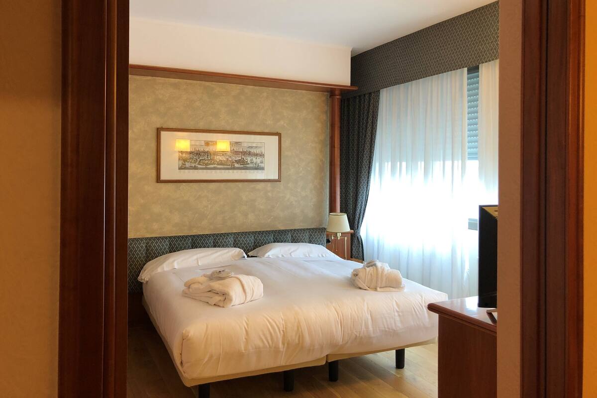 Desk, free WiFi, bed sheets