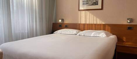 1 bedroom, desk, free WiFi, bed sheets