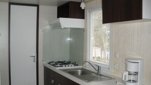 Coffee/tea maker, fridge, microwave, stovetop - Le Pinada (Fabrezan)