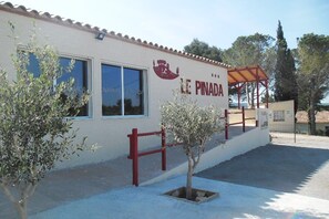 Front of property - Le Pinada (Fabrezan)