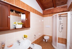 Shower, hair dryer, bidet, towels - Residence Valleverde (Vieste)