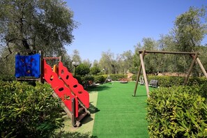 Children’s play area – outdoor
