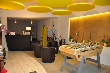 Reception hall. Hotel de France