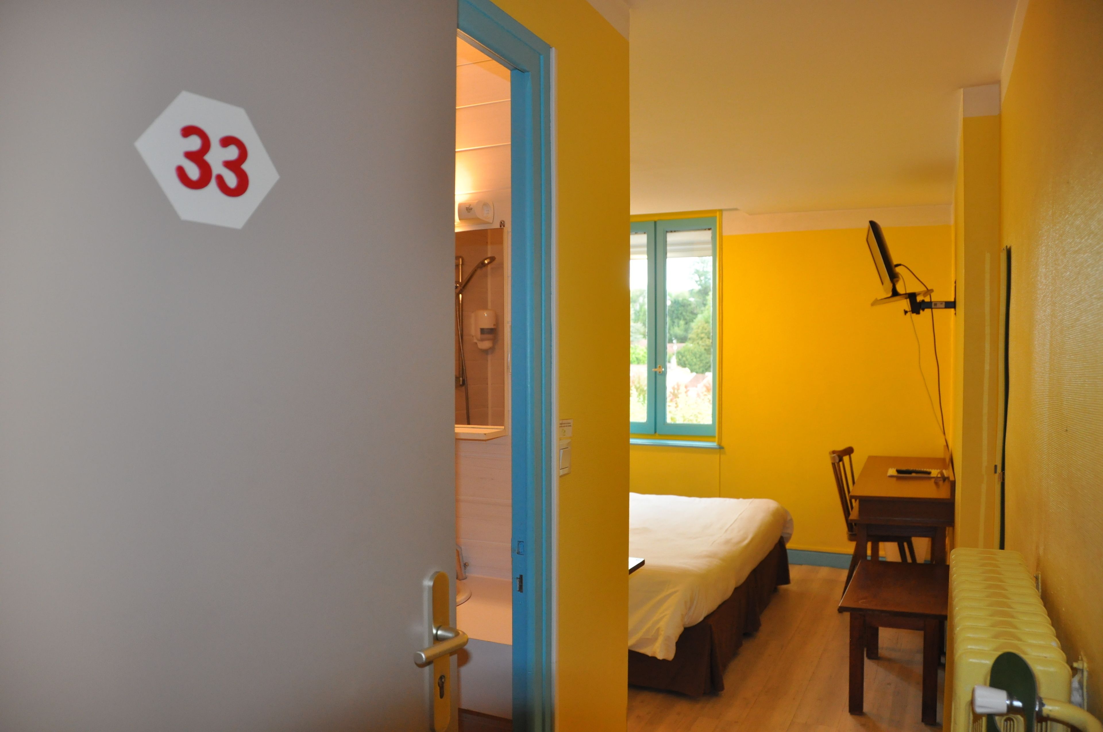 standard room, non smoking, bathtub | premium bedding, blackout curtains, iron/ironing board