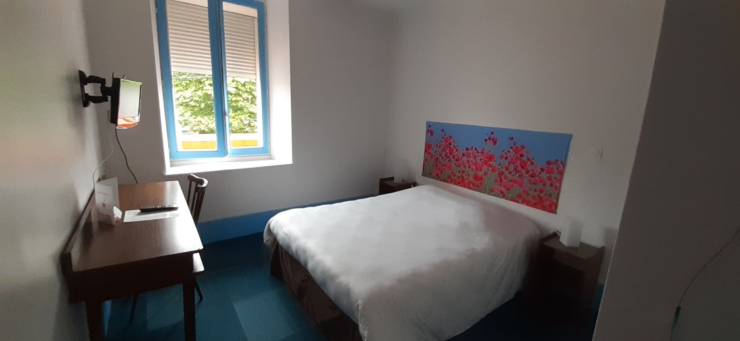 standard room, non smoking, bathtub | premium bedding, blackout curtains, iron/ironing board