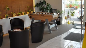 Lobby lounge