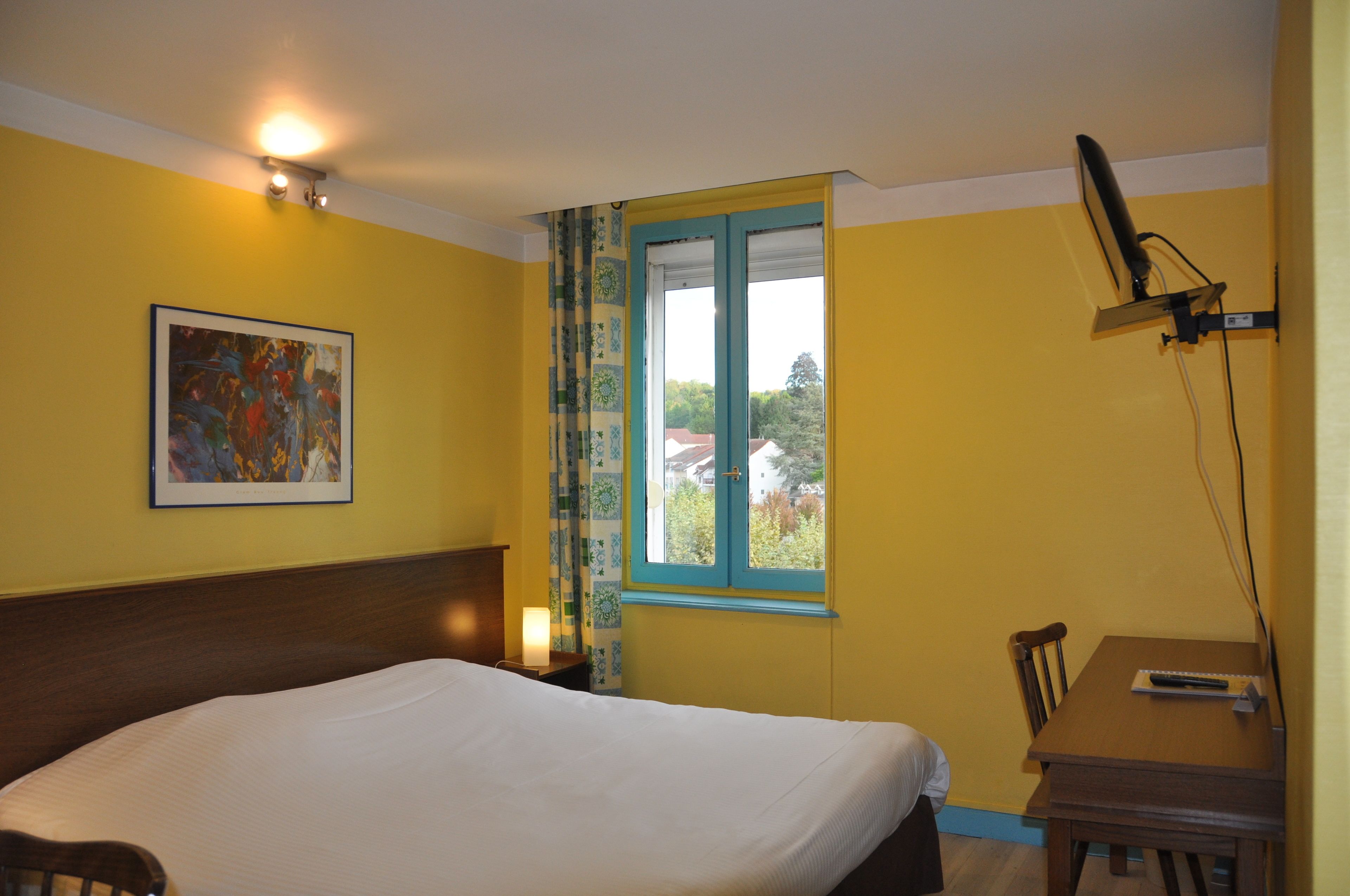 standard room, non smoking, bathtub | premium bedding, blackout curtains, iron/ironing board