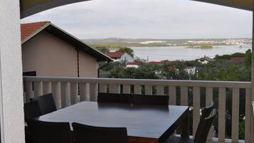 Deluxe Apartment | Terrace/patio