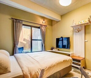 Standard Double Room (101) | Blackout drapes, soundproofing, rollaway beds, free WiFi - The Little Castle (Tainan)
