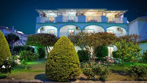 Front of property - evening/night - Rania Studios (Zakynthos)