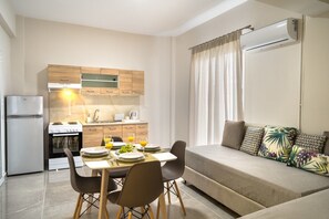 Apartment, 2 Bedrooms | Private kitchen