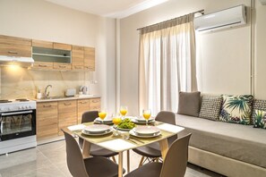 Apartment, 2 Bedrooms | Private kitchen