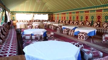 2 restaurants, breakfast, lunch served; local and international cuisine